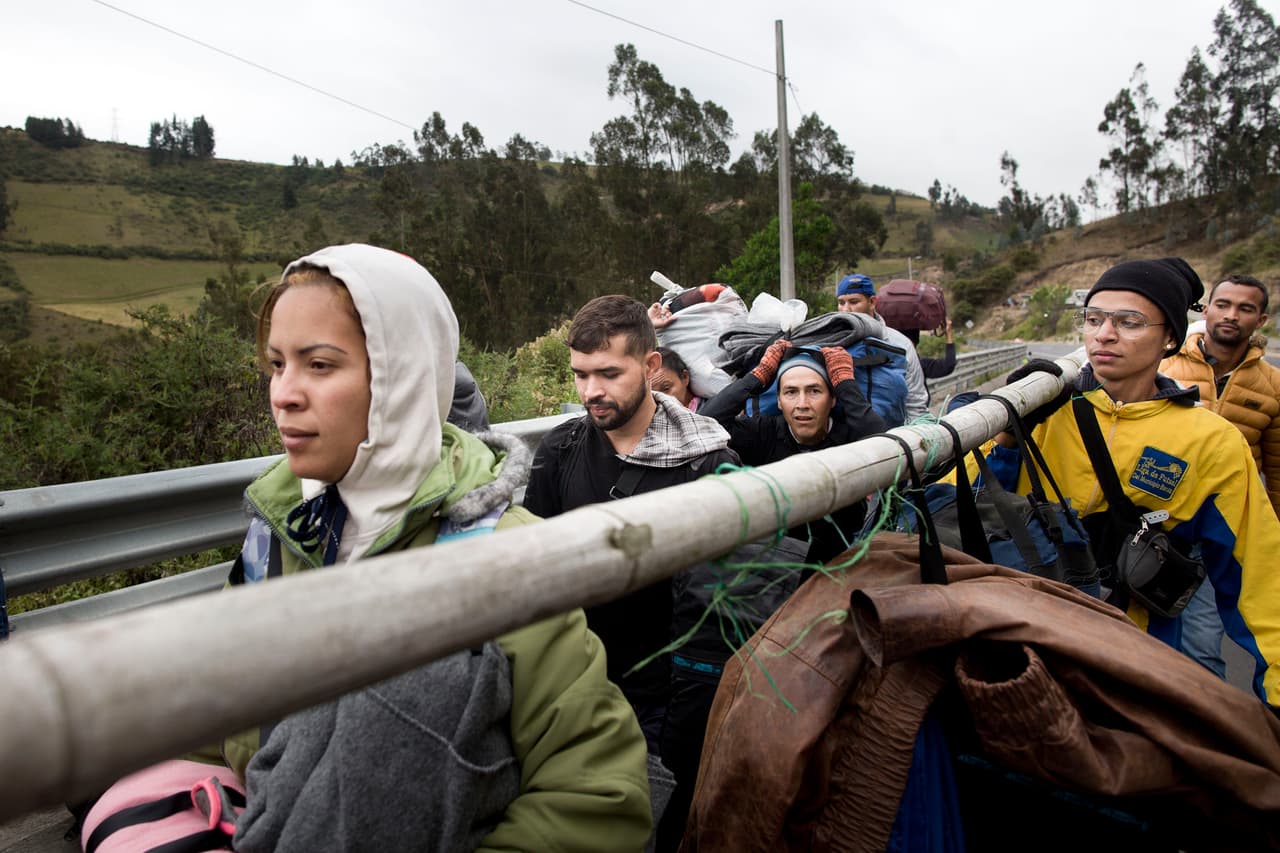 La migración de venezolanos a países latinoamericanos aumentó más de 900% en los últimos años. Los principales países de acogida en la región son
<b>Perú, Ecuador y Colombia</b>. En total, unos 2.3 millones de venezolanos dejaron su país en los últimos años, según la ONU.