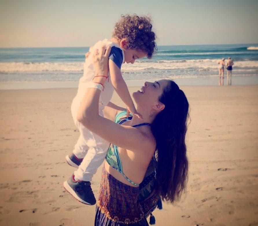 Su hijo Dante, de 2 años, y el padre de éste, Iván González, viven en Miami y la actriz creyó que lo correcto era no exponerlos. Por eso decidió quedarse en un hotel de la Ciudad de México desde donde dio a conocer su estado de salud el pasado lunes 16 de marzo. 
<br>