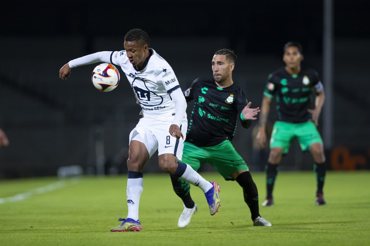 Con gol de Juan Dinenno desde los once pasos, los Pumas vencen 1-0 a Santos y se quedan con los tres puntos. Pumas rompe una mala racha de seis partidos sin ver la victoria y Santos se queda en la quinta posición del torneo.
