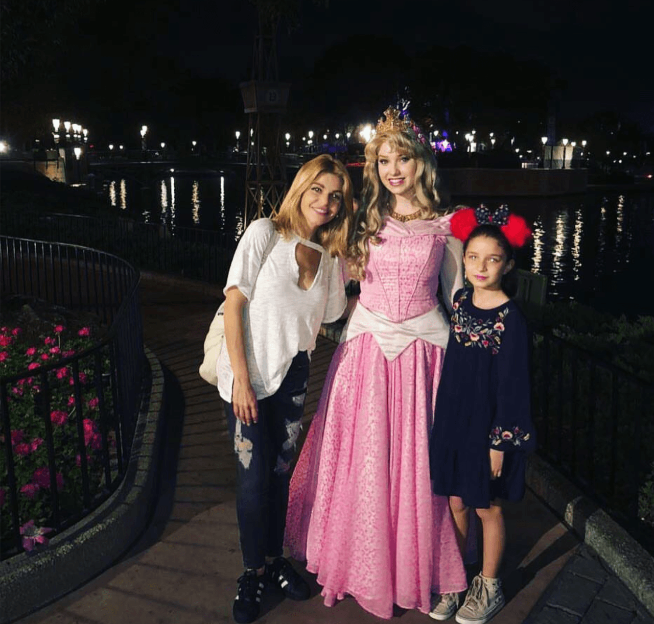 Mientras que María Itatí es fruto de su actual matrimonio con Carlos Alberto Cruz, quien no las acompañó en este viaje , lo cual ha aumentado los rumores sobre una posible crisis matrimonial.