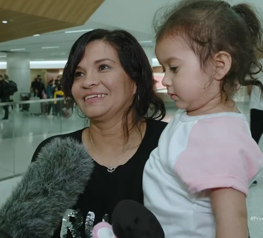 “Te amo, mamita. Yo te amo”, se escuchaba decir a Maldonado mientras llenaba de besos la carita de la niña, 
<b>quien no podía ocultar su felicidad por estar en los brazos de su abuela. </b>
<br>