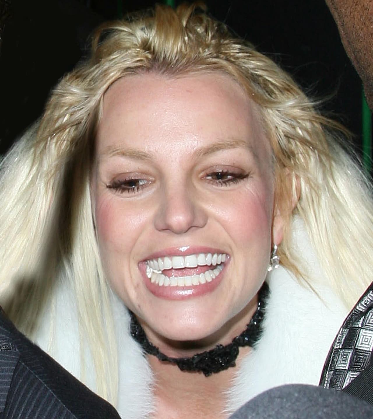 Sam Lufti, ex manager de la cantante está haciendo fuertes declaraciones ya que está en una batalla legal con ella por un saldo pendiente de cuando trabajaron juntos.