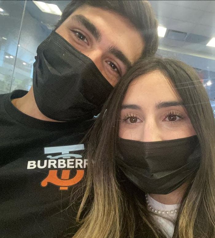 En una serie de fotografías donde aparecen juntos escribió: "Felices 23 años a esta persona tan especial. Te amo para siempre mi vida", se lee en Instagram.
<br>