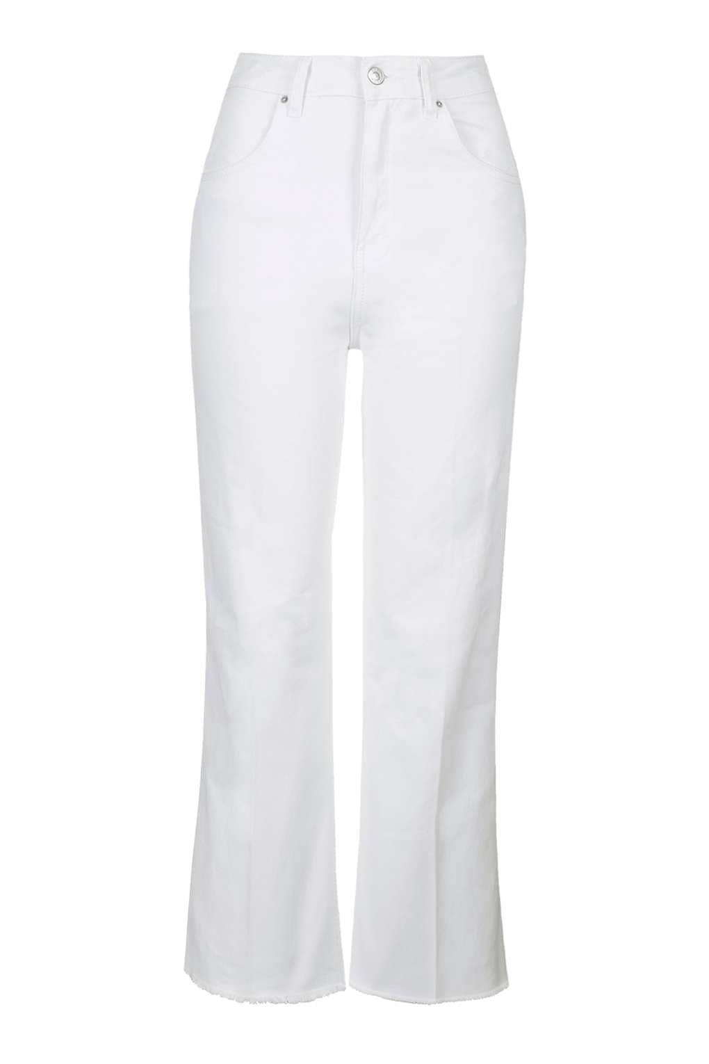 Pantalones blancos: Parece sorprendente, pero los pantalones blancos están en tendencia. Puedes probar con distintos cortes, pero son los de corte recto estilo crop –como este par de Topshop– los que se están apoderando del street style.