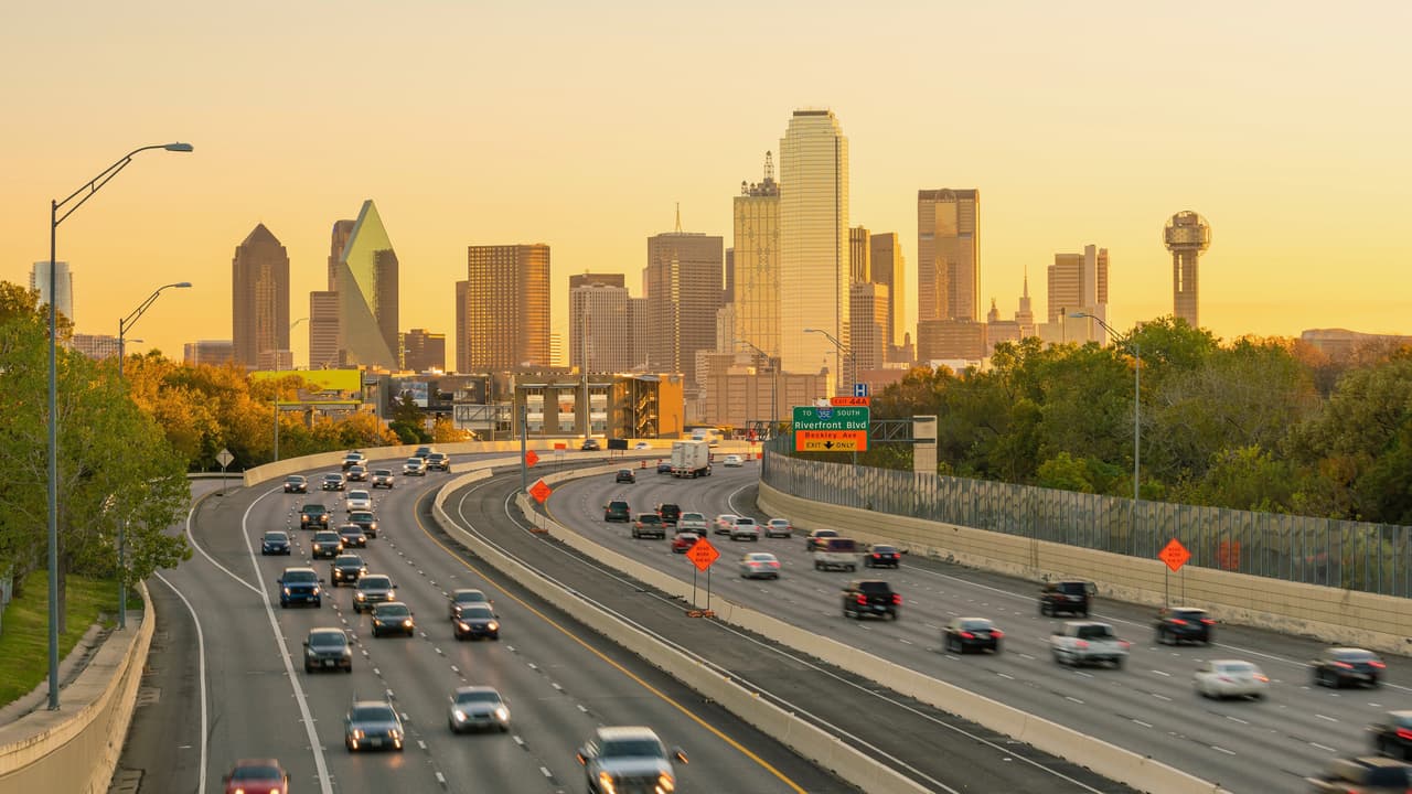 <h3 class="cms-H3-H3">15. Dallas, Texas</h3>
<br>Extraña que siendo Dallas una de las ciudades más prosperas de la nación, sus conductores sean 
<b>4.07% más agresivos</b> que el conductor promedio estadounidense.