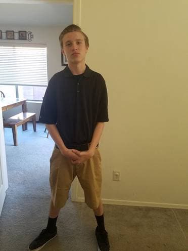 Su familia dice que el último día que vieron a Lincoln, tres jóvenes se le acercaron mientras estaba fuera de su casa. Su familia reportó su desaparición en octubre de 2017. Si tiene CSAM en su computadora o dispositivo, no comparta el contenido para ayudar o identificar a un niño para expresar su indignación. Eso es ilegal y puede victimizar más al niño en las imágenes, según las autoridades. 
<br>