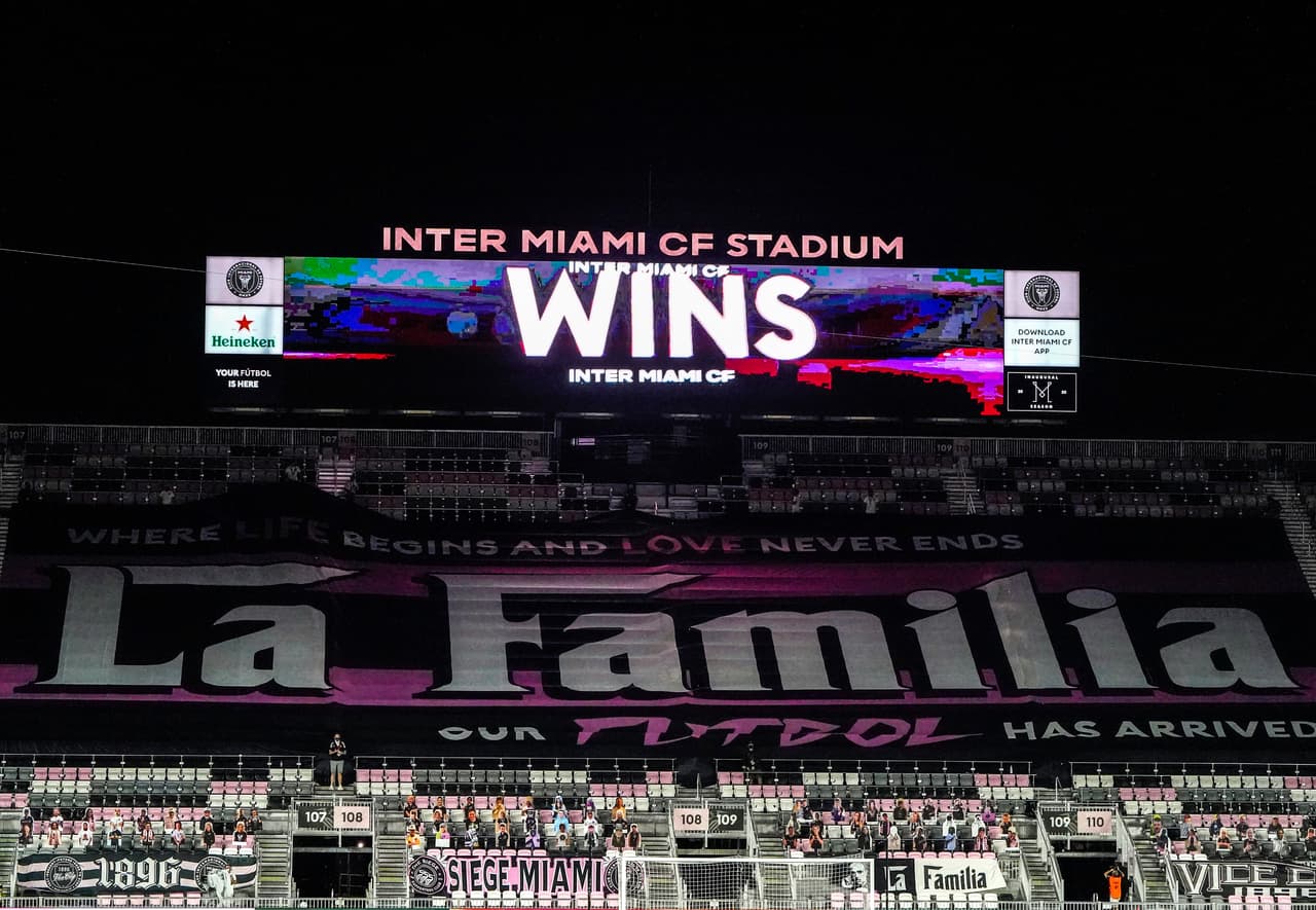 El Inter Miami obtuvo la primera victoria en la historia del club con una victoria por 3-2 sobre el Orlando City en su primer partido en el Inter Miami CF Stadium.