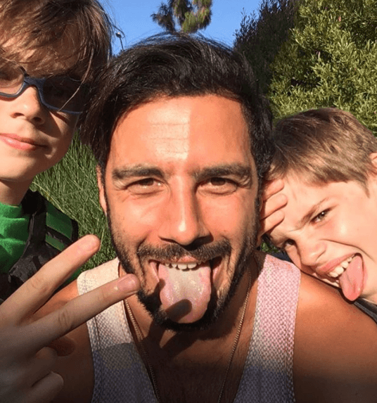 Tanto en la 
<b><a href="https://www.instagram.com/ricky_martin/" target="_blank">cuenta de Instagram de Ricky</a></b>, como 
<b><a href="https://www.instagram.com/jwanyosef/" target="_blank">en la de Jwan</a></b>, la pareja comparte su amor con sus fans y también algunos de los momentos que viven como familia.