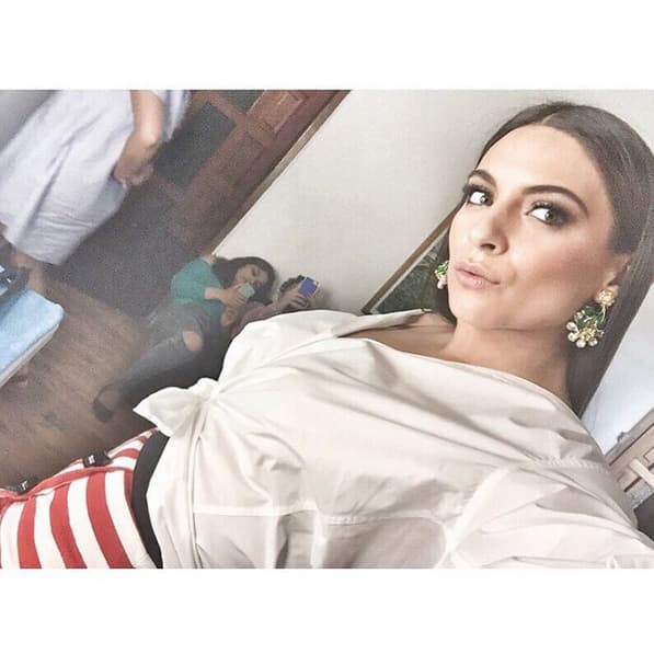 Ella sí que sabe con qué puede lucir bien.