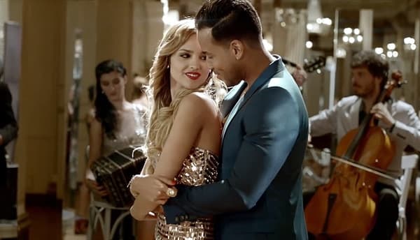 Este par de guapos se veían increíbles bailando juntos.