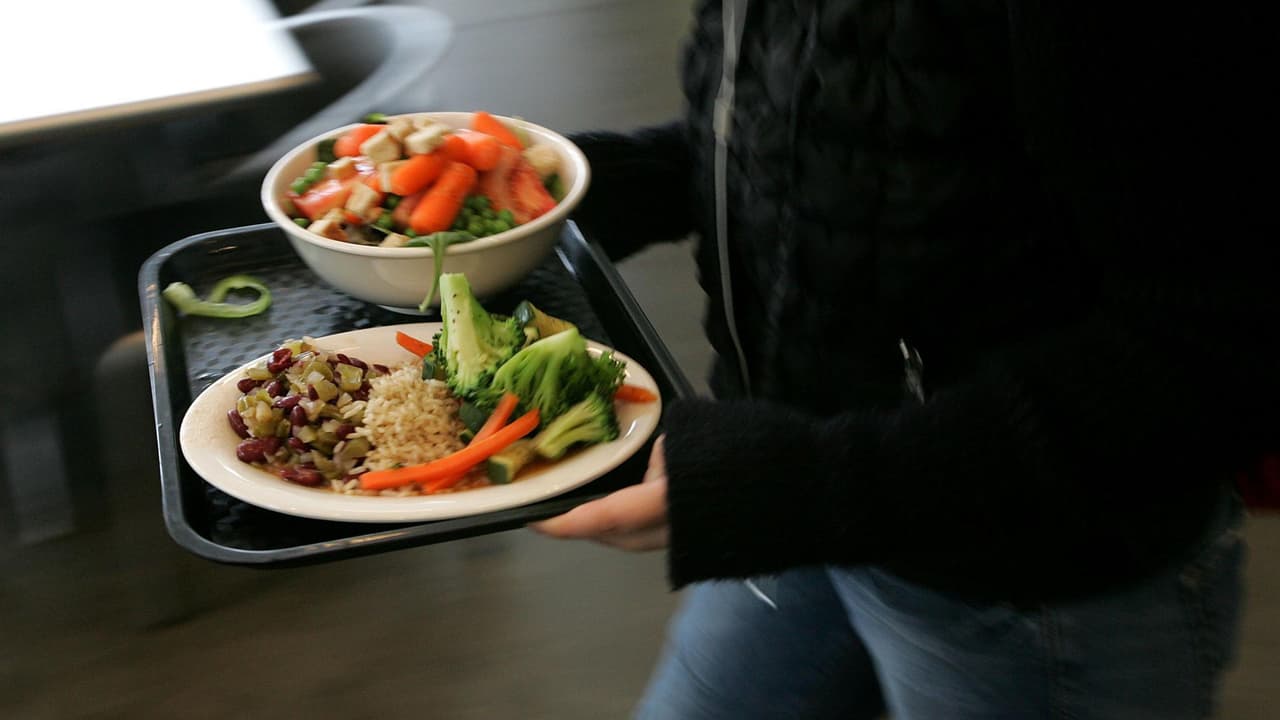 Expira el programa que proporcionaba comidas gratis a estudiantes de escuelas públicas del condado Orange