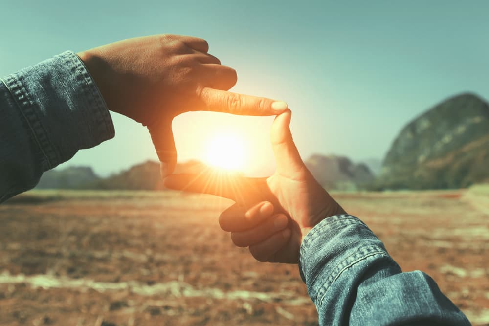 <i>Enfócate en las soluciones, en lo que puedes hacer para superar el impase o la situación desafiante que estás viviendo y hazlo con la fe y la confianza de que serás guiado hacia las mejores opciones para lograrlo.</i>