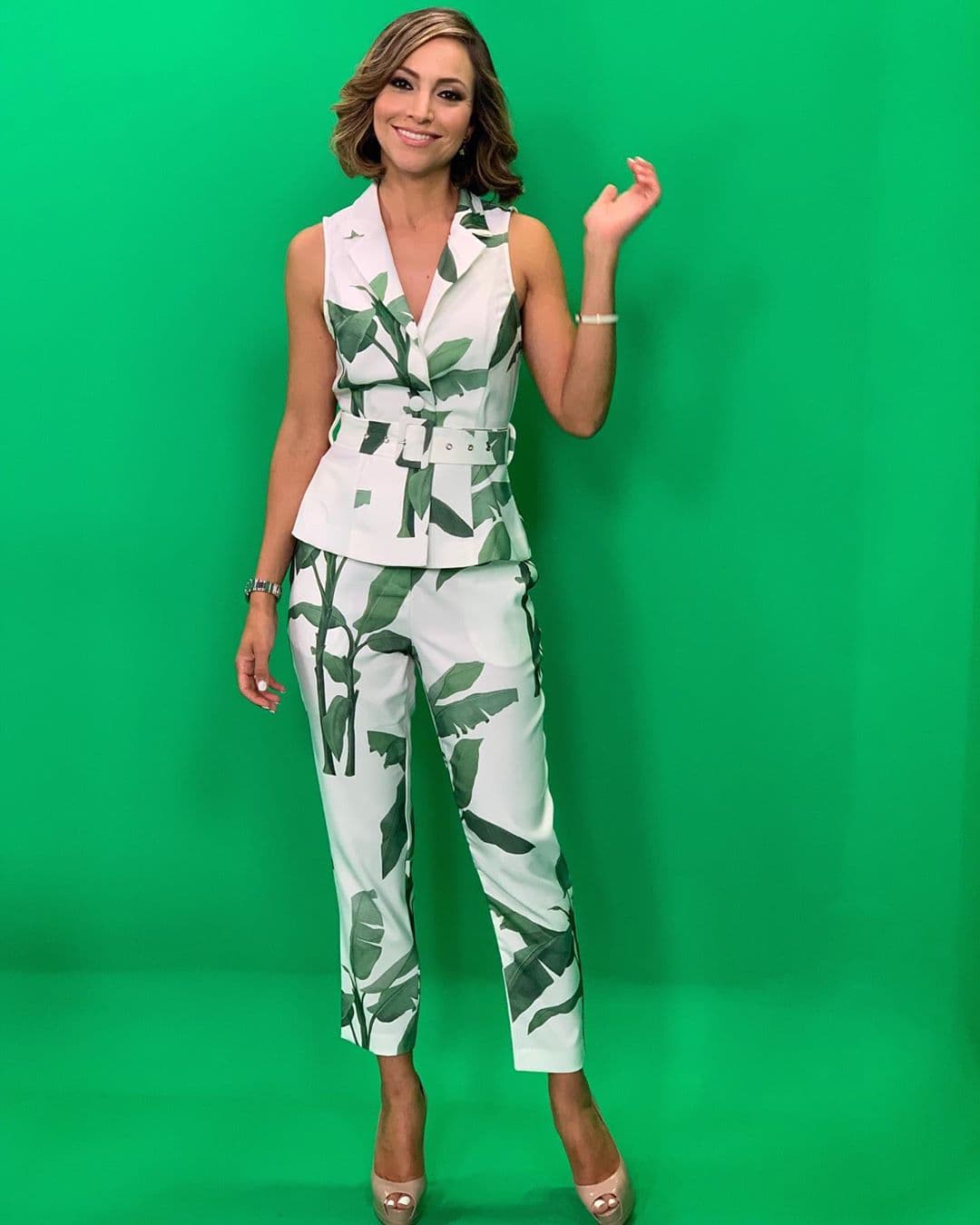 Satcha alcanzó más de 12 mil 'me encanta' cuando publicó esta foto con un traje de estampado tropical.