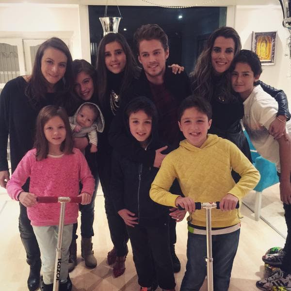 Así que hace unas semanas, la actriz llevó a su pequeño León a conocer a sus hermanitos postizos, quienes lo recibieron con mucha emoción.