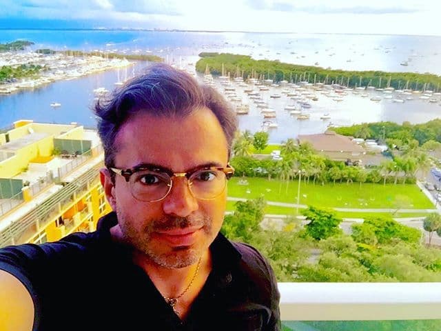 Aunque Marco Chacón decidió estudiar Derecho, él siempre ha tenido la vena musical.