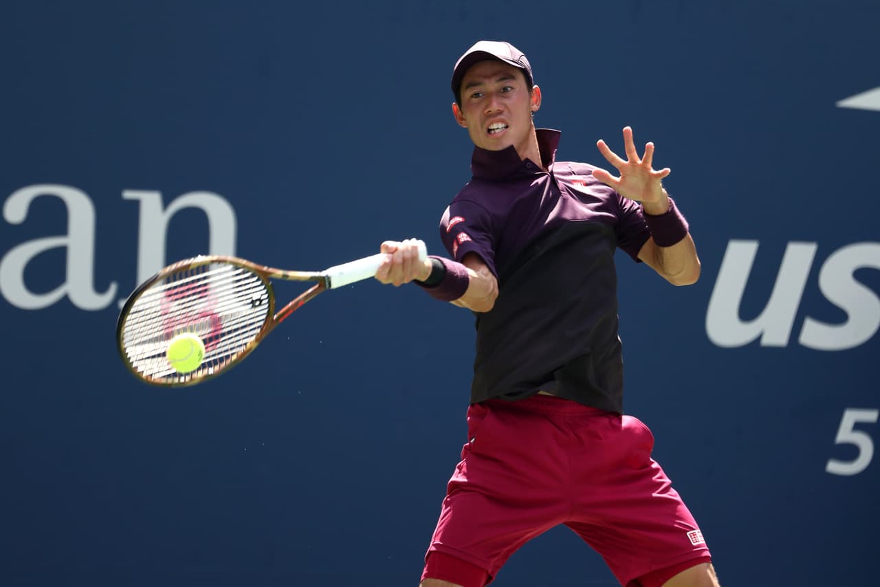 A primera hora, el japonés Kei Nishikori (21) derrotó al veterano alemán Philipp Kohlschreiber en sets seguidos (6-3, 6-2 y 7-5) para anidarse en los cuartos de final.