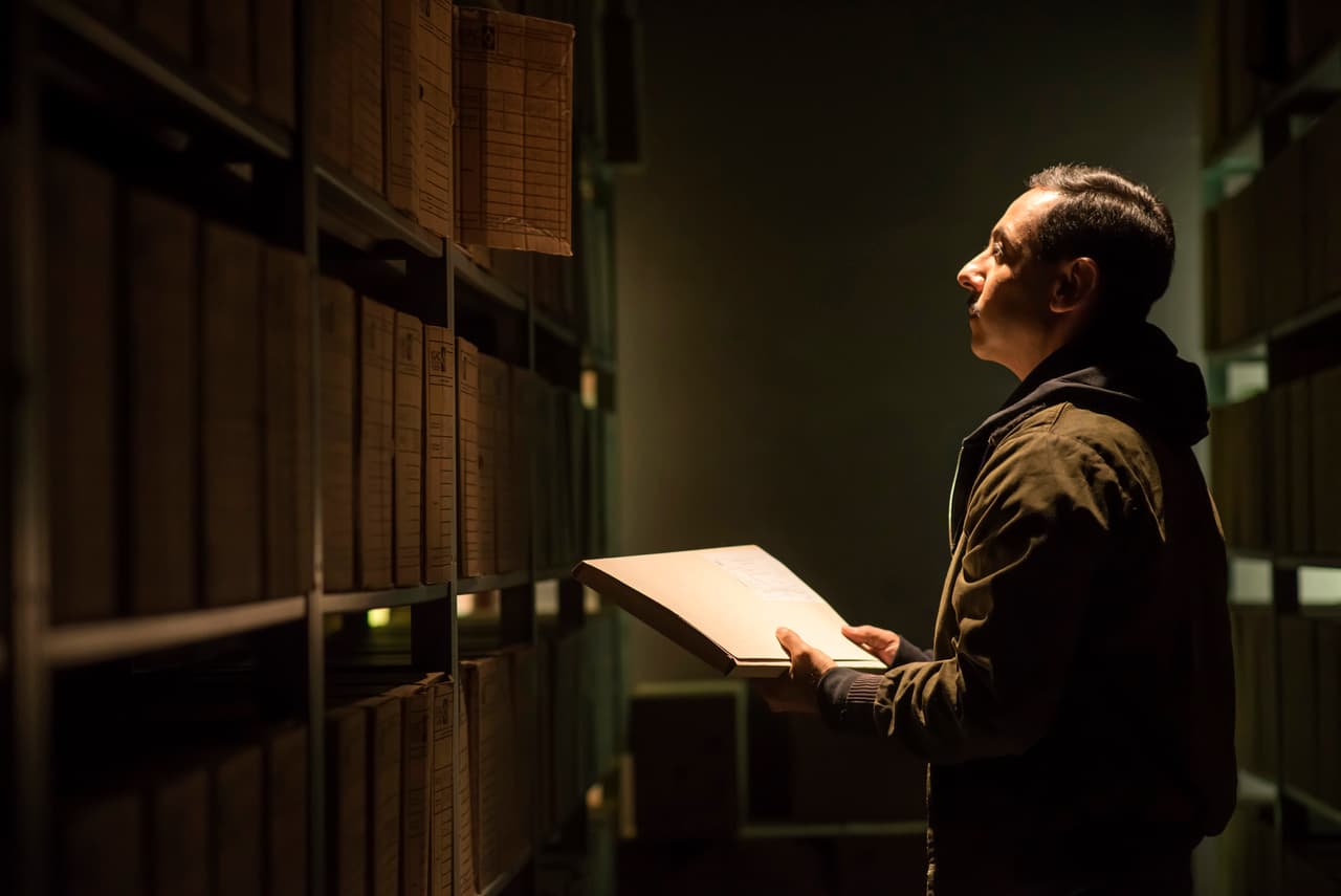 He discovered that General Blanco had been accused of being a rapist several times. He took advantage of this information to take him out of his way.