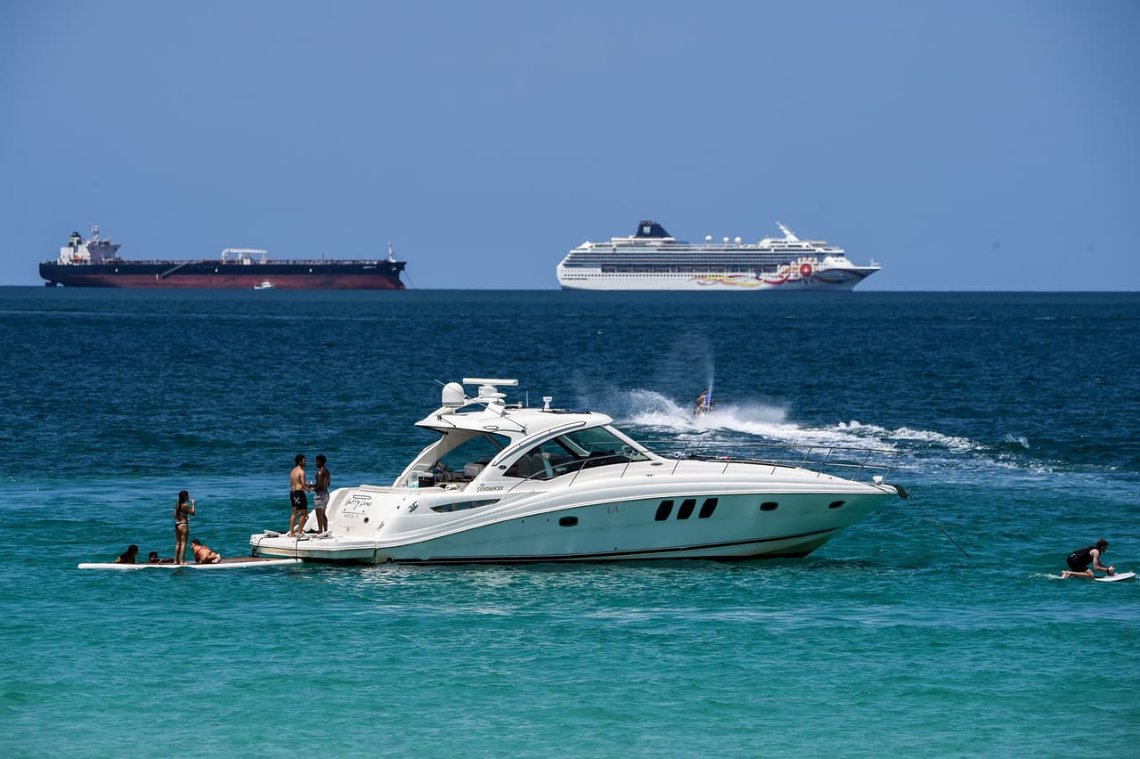 Bajaron los casos de coronavirus y llegaron las vacunas de forma masiva, bajo esa premisa la alcaldesa Daniella Levine Cava relajó gran parte de las estrictas medidas que se habían puesto el año pasado en el peor momento de la pandemia del coronavirus. 
<br>