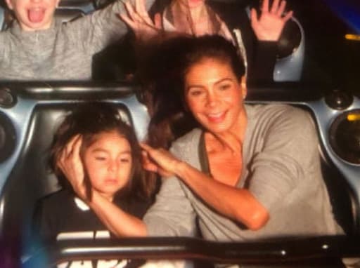 La actriz es inseparable de los tres y le gusta compartir con sus fans fotografías de su vida con ellos.