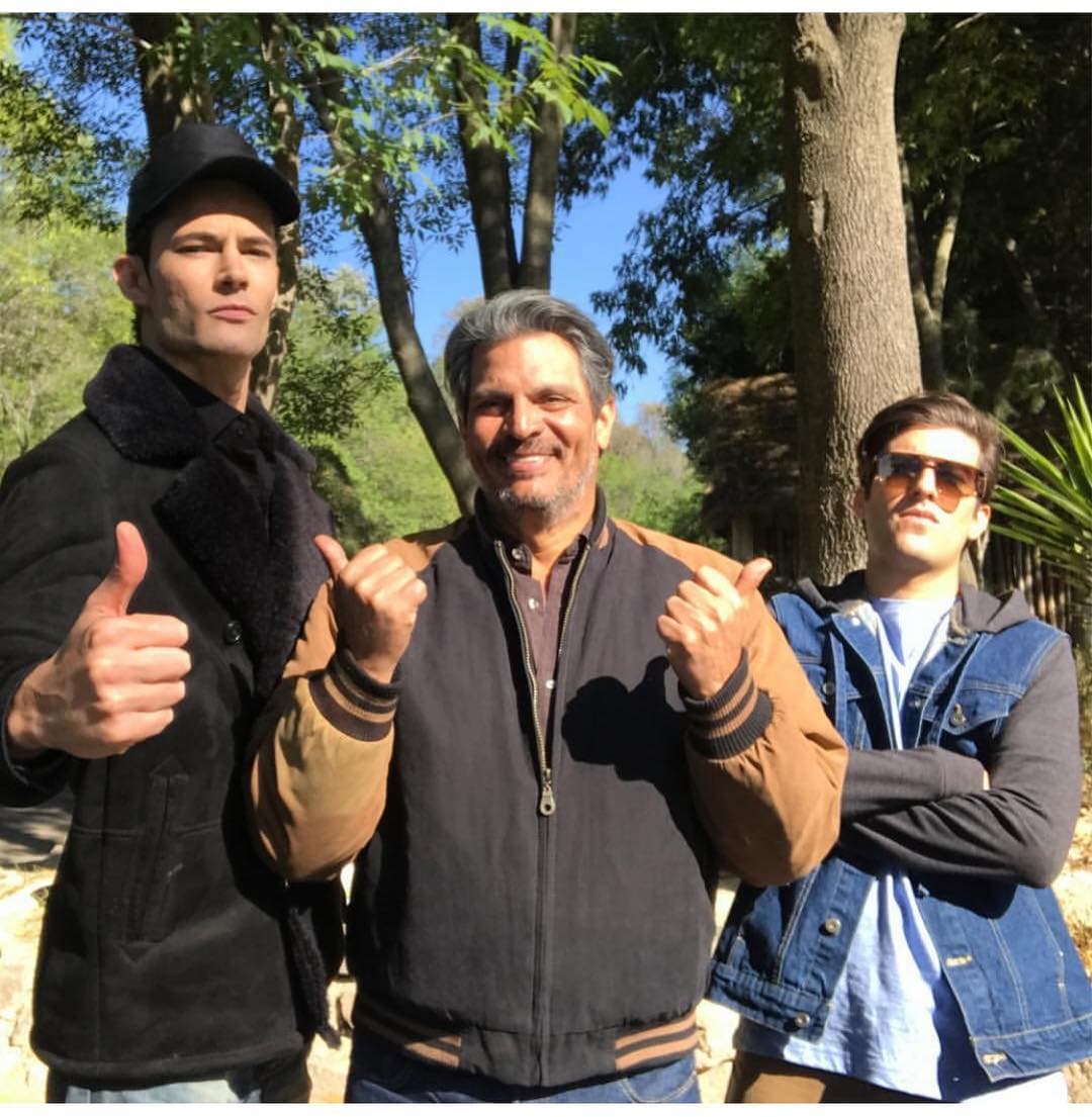 Quienes tampoco desaprovecharon la oportunidad para fotografiarse juntos fueron
<b> Álex Durán, Roberto Mateos y Juan Pablo Gil</b>.