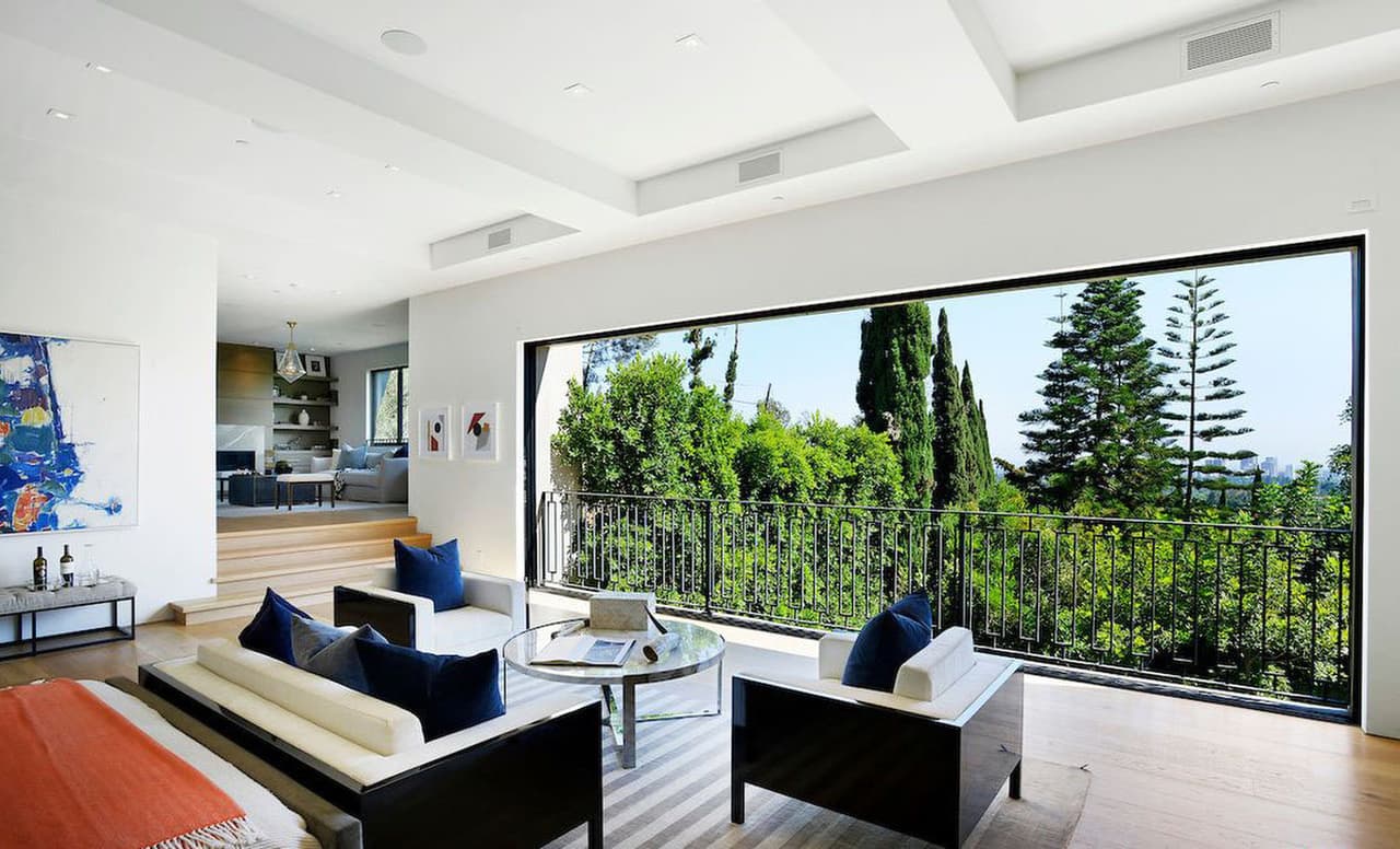 Con una vista como esta, ¿qué más podrían necesitar 
<b><a href="https://www.univision.com/entretenimiento/demandan-a-kylie-jenner-por-supuesto-plagio-de-su-linea-de-cosmeticos">Kylie Jenner</a></b> y Travis Scott para inspirarse?