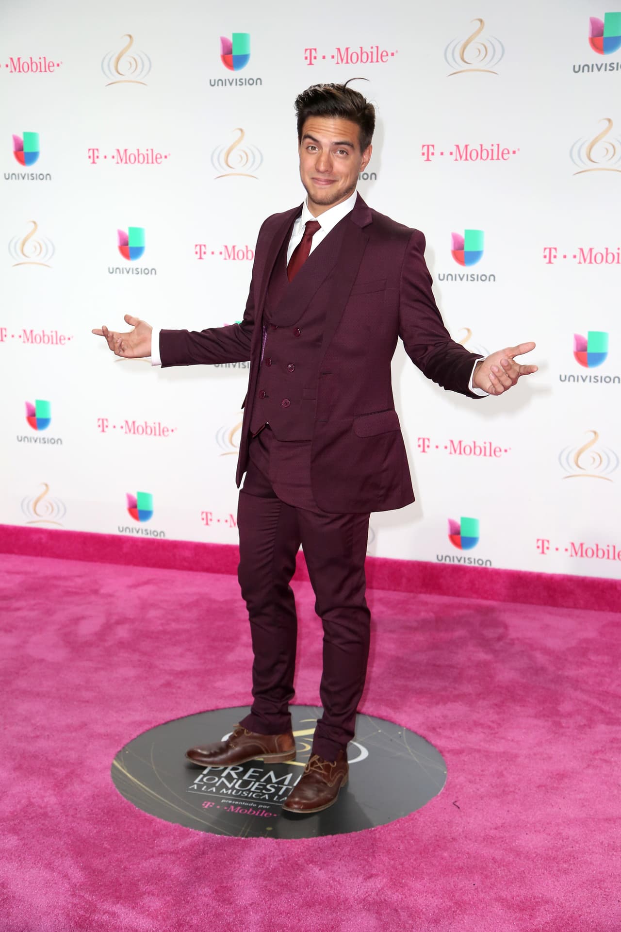 Vadhir Derbez se presentó en la ceremonia de premiación en el 2017.