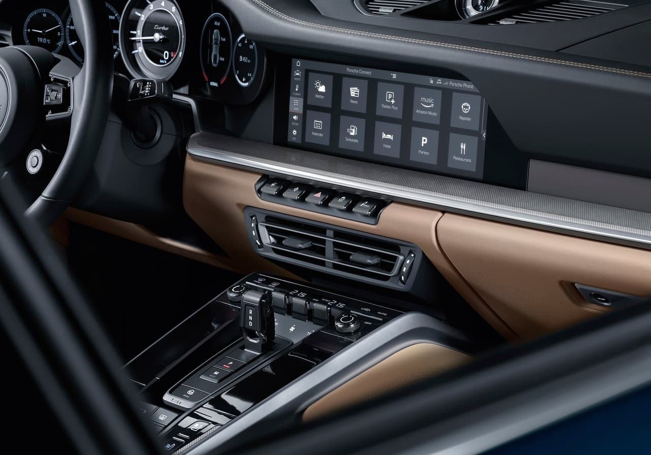 En cuanto a su sistema de información y entretenimiento, este se encuentra centralizado en una nueva pantalla de 10.9 pulgadas que además presenta una interfaz más fácil de manipular.
<br>