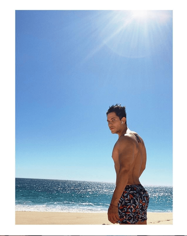 “Estoy muy contento, sí estoy enamorado", reveló en entrevista con el 
<a href="https://www.facebook.com/edendorantesoficial/videos/2414309735499229/?__xts__%5B0%5D=68.ARBwnaKj7g9sFT6hXDTohUz7ajRYnoJRmQ4EmtzAWR34bhoe7wVFw_evmvPfceNq0ndYPyWgkn2CDnXbcrIFmqz18QmK5pAt7zAyhLsENH0yNmLDoNJ05211O-pmJJCtA1qxQB2TkIOreFPK8PtR9NnBGu9npoFXz2TZFPE9FIGwS7aySlfnJMR-_OFXnSg7yeDUaXwdE2qPBd5vCrYQFWV-sugRLl1YscBdjx0J_uvCUI4i8ZtdvN_5awCEtXOpK8loGJ5c_XrUDbbMDmuuLRNFYyZpftOlShueCLkjYjlbVQ3NRt8W0vG7jmwL3DjZ4glAsB6bkX8KW_QUyJOXxZelPspRtVWBn3eEpu_7&__tn__=-R" target="_blank">reportero Edén Dorantes,</a> el pasado lunes 16 de diciembre.