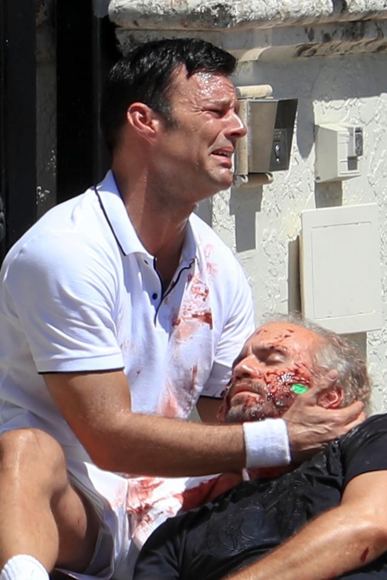 Devastado Ricky Martin durante la grabación de la escena más dramática de la serie 'American Crime Story', en Miami Beach.