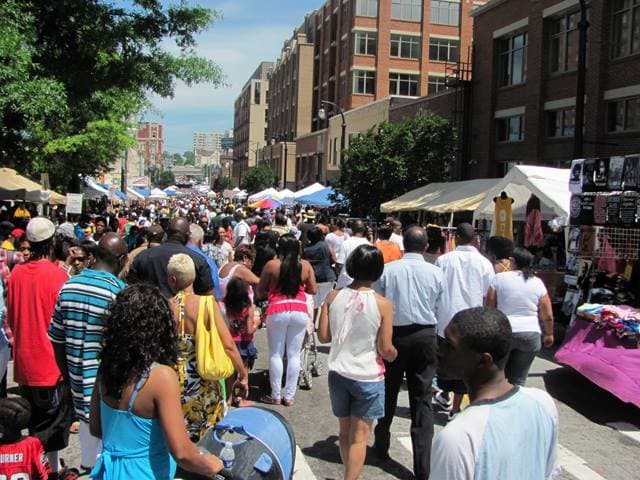 <b><a href="http://sweetauburn.com/">Sweet Auburn Springfest (7 y 8 de mayo)</a></b>: El 2022 marca el año 36 del evento que música, comida y vendedores de este festival en el centro.