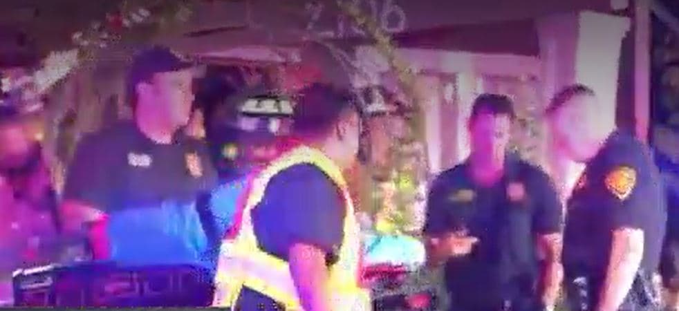 Mujer de 79 años hospitalizada después de que un auto chocara contra su casa en East Side; el conductor se fugó