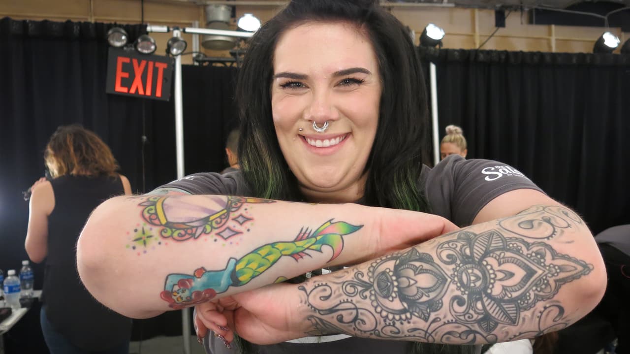 La peinadora
<a href="https://www.instagram.com/samanthammmarie/">Samantha Manuzak</a> presume sus tatuajes.