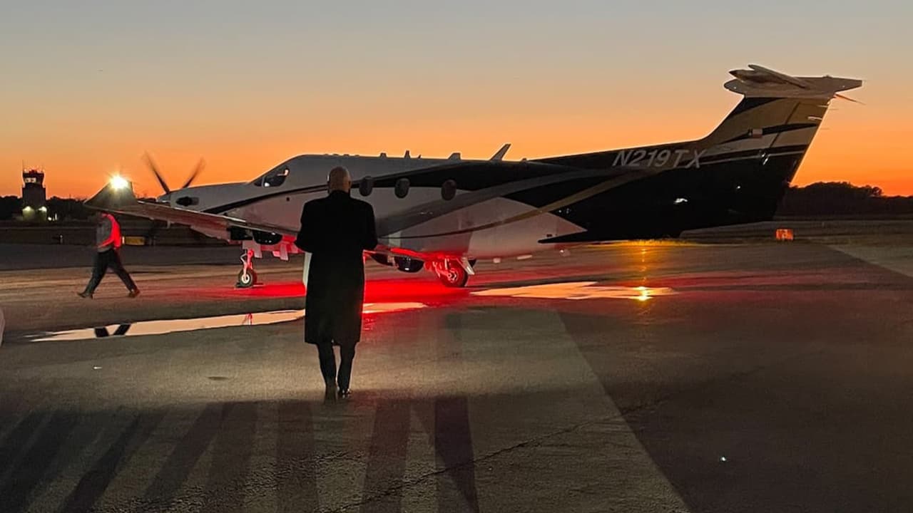 Rosales es acusado de asesinato por la muerte del 
<a href="https://www.univision.com/local/houston-kxln/charles-galloway-precinto-5-condado-harris">oficial Charles Galloway</a>, quien perdió la vida tras ser baleado cuando hacía una parada de tráfico el 23 de enero en Houston.