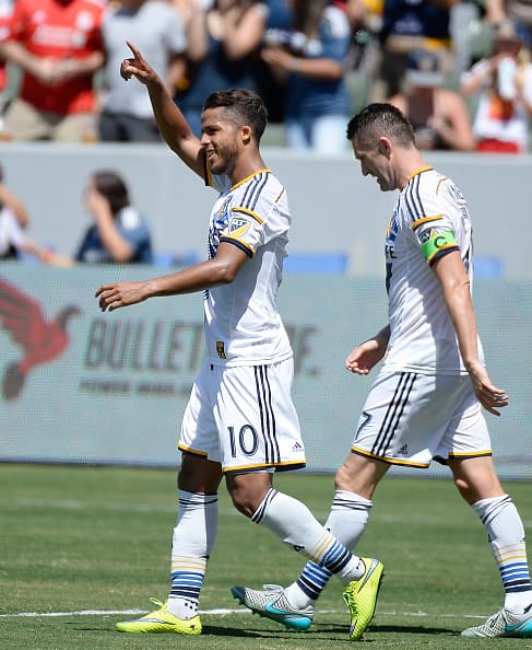 El marcador mexicano debutó con el LA Galaxy y marcó su primer gol para los fans del sur de California.
