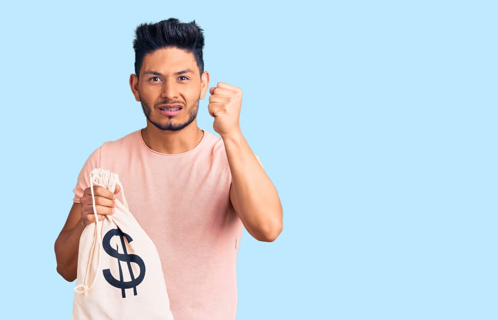 Tendrás planes en la mañana que cambiarán bruscamente en la mañana pero debido a tu naturaleza versátil los podrás enfrentar. Sobre todo tendrán que ver con gastos repentinos, ya sea familiar, un viaje o una compra súbita que tendrás que hacer.
<br>