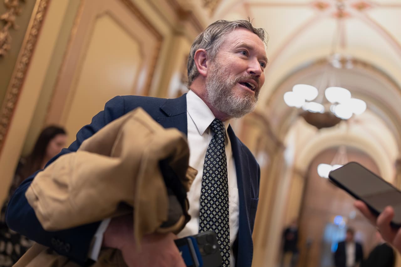 Las primarias de Kentucky representan una prueba del poder de Trump en el Partido Republicano, que busca derrocar al representante estadounidense Thomas Massie