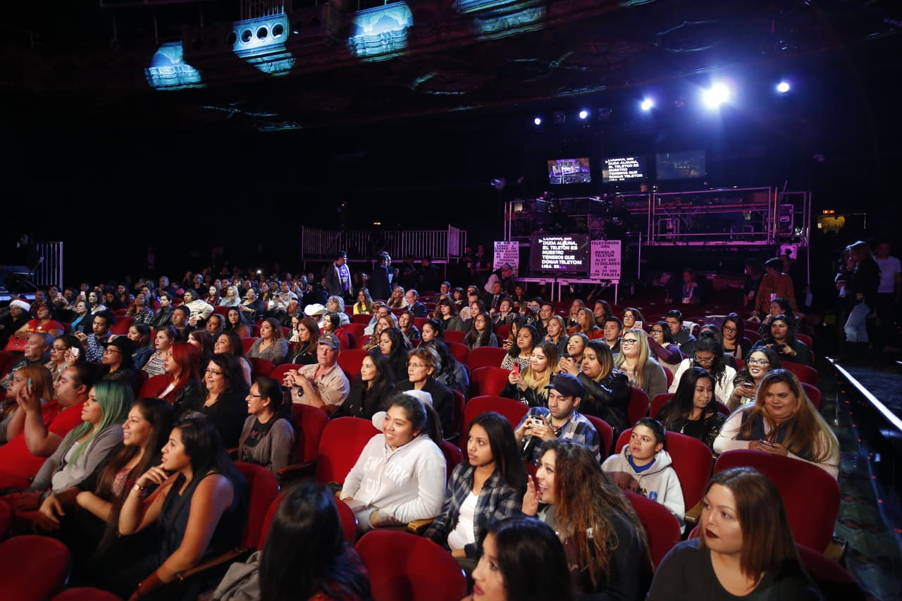 El público atento a las palabras de un grande.