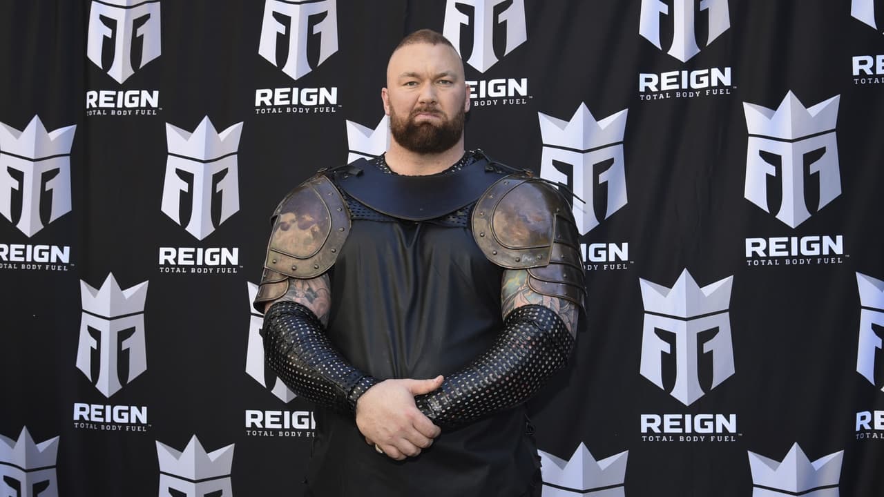 Se impuso récord mundial por ‘La montaña’ de Game of thrones.