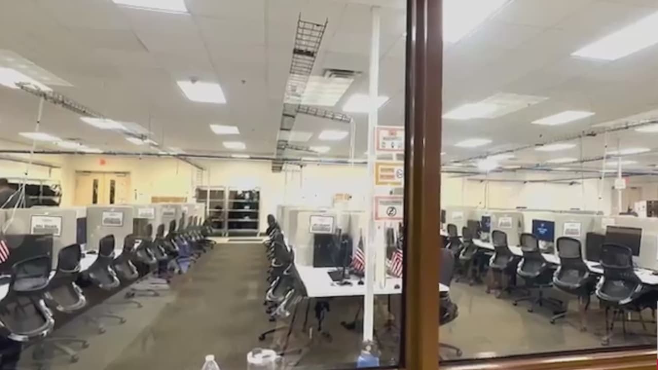 Avanza el conteo de votos en el Centro de Tabulación del Condado de Maricopa