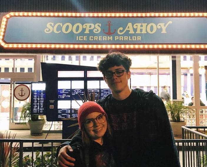 Ambos jovencitos viven en Nueva York, donde cursan sus estudios universitarios.
<br>