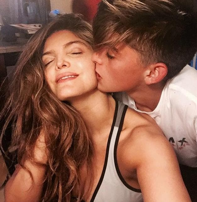 <b>Ana Bárbara</b> es otra mamá soltera con cinco hijos, aunque solo tres de ellos son biológicos. Su hijo mayor es
<b>Emiliano</b>, a quien tuvo con su primera pareja,
<b>Edgar Gallardo</b>.
<br>