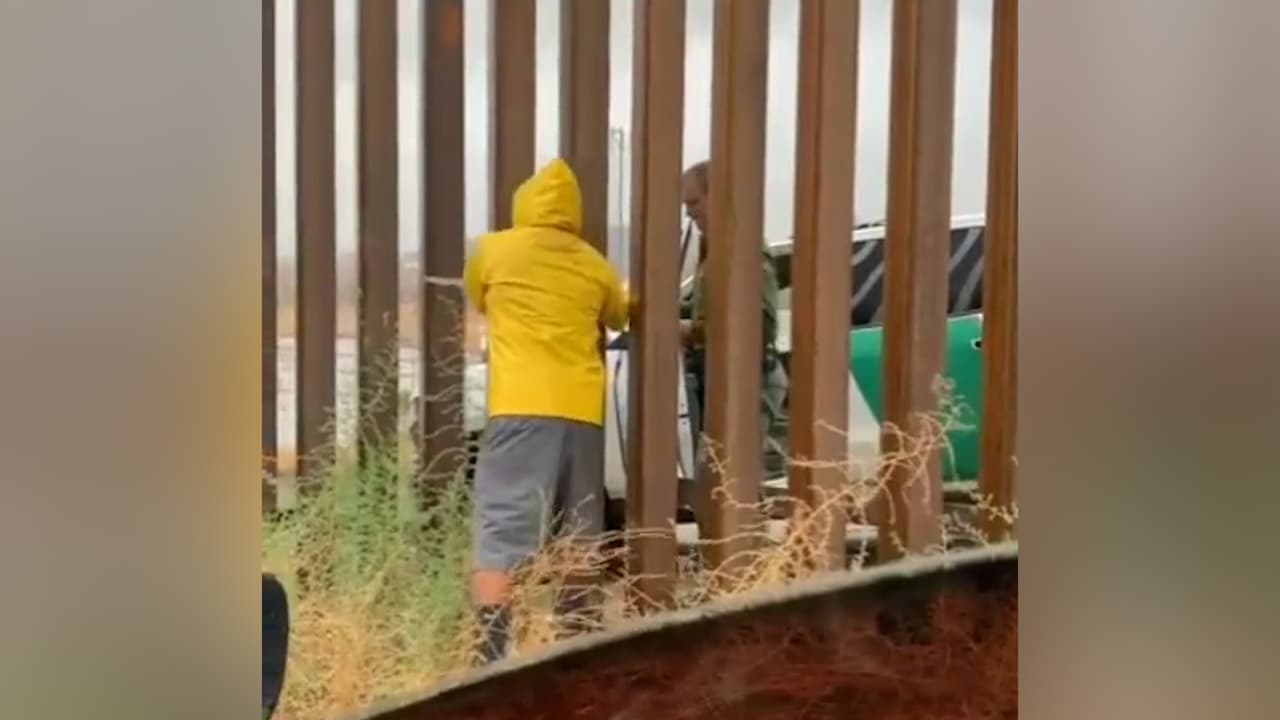 “Si no te gusta no me lo pagues”: oficial de la patrulla fronteriza detiene recorrido por tamales mexicanos