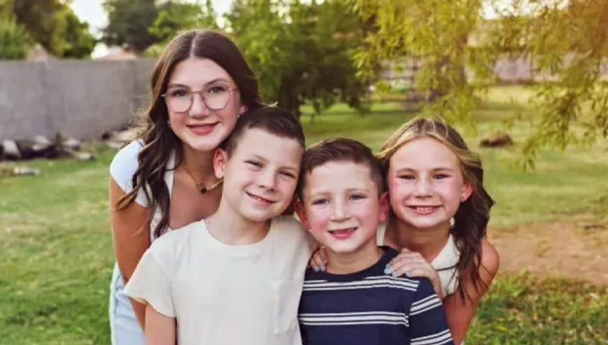 Una madre se distrae con sus tres hijos y choca contra una grúa en Mesa, muriendo dos de los menores