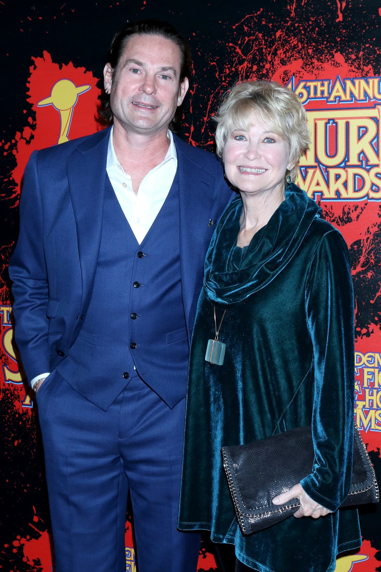 Un dato curioso es que en octubre del 2021, en la alfombra roja de los Saturn Awards que celebran lo mejor de la cienci ficción en la pantalla, Dee Wallace se reunió con Henry Thomas para una tierna foto del recuerdo.