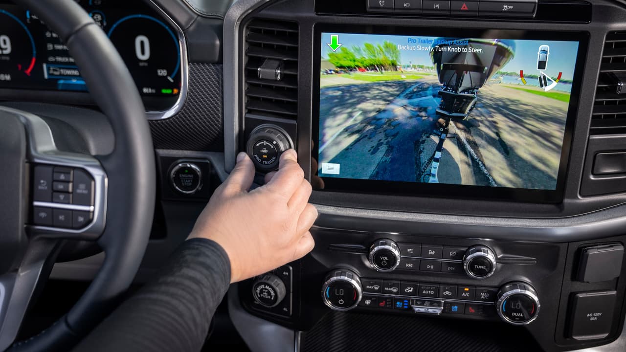 El asistente de remoque regresa en la Ford F-150 2021.