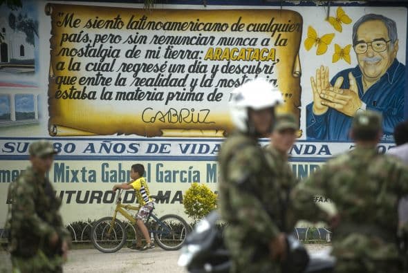 1970.- “RELATO DE UN NAUFRAGO” - Cuenta la historia de cómo Luis Alejandro Velasco, un tripulante del buque militar logró vivir durante 10 días en alta mar tras caer.