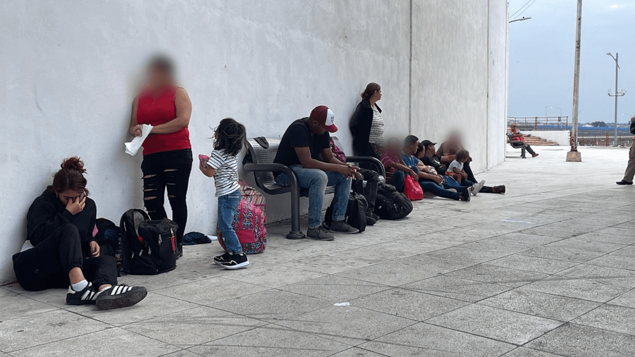 Algunas personas fueron llevadas al Instituto Nacional de Migración, mientras otros, a albergues.