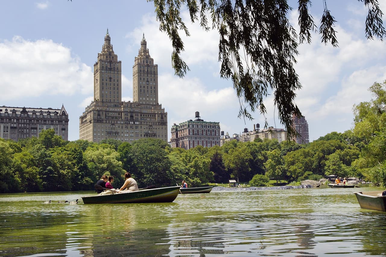 Ella dejará cinco habitaciones, vistas espectaculares, una biblioteca, una sala de prensa y un comedor.