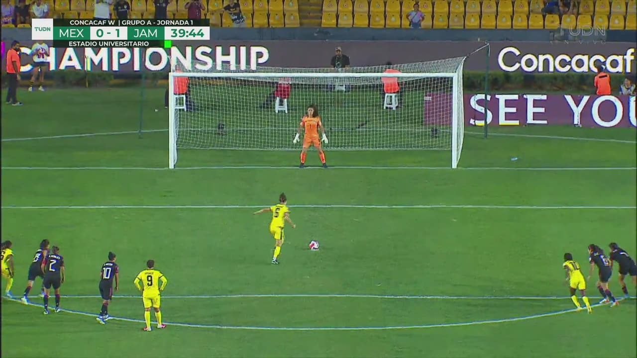 ¡Doble error! Tri femenil regala un penalti y Jamaica lo desperdicia