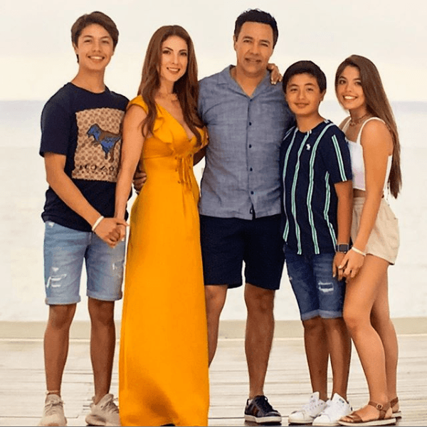 Los cantantes se casaron en 2001 y la ceremonia religiosa tuvo lugar en la Catedral de Monterrey.
<br>